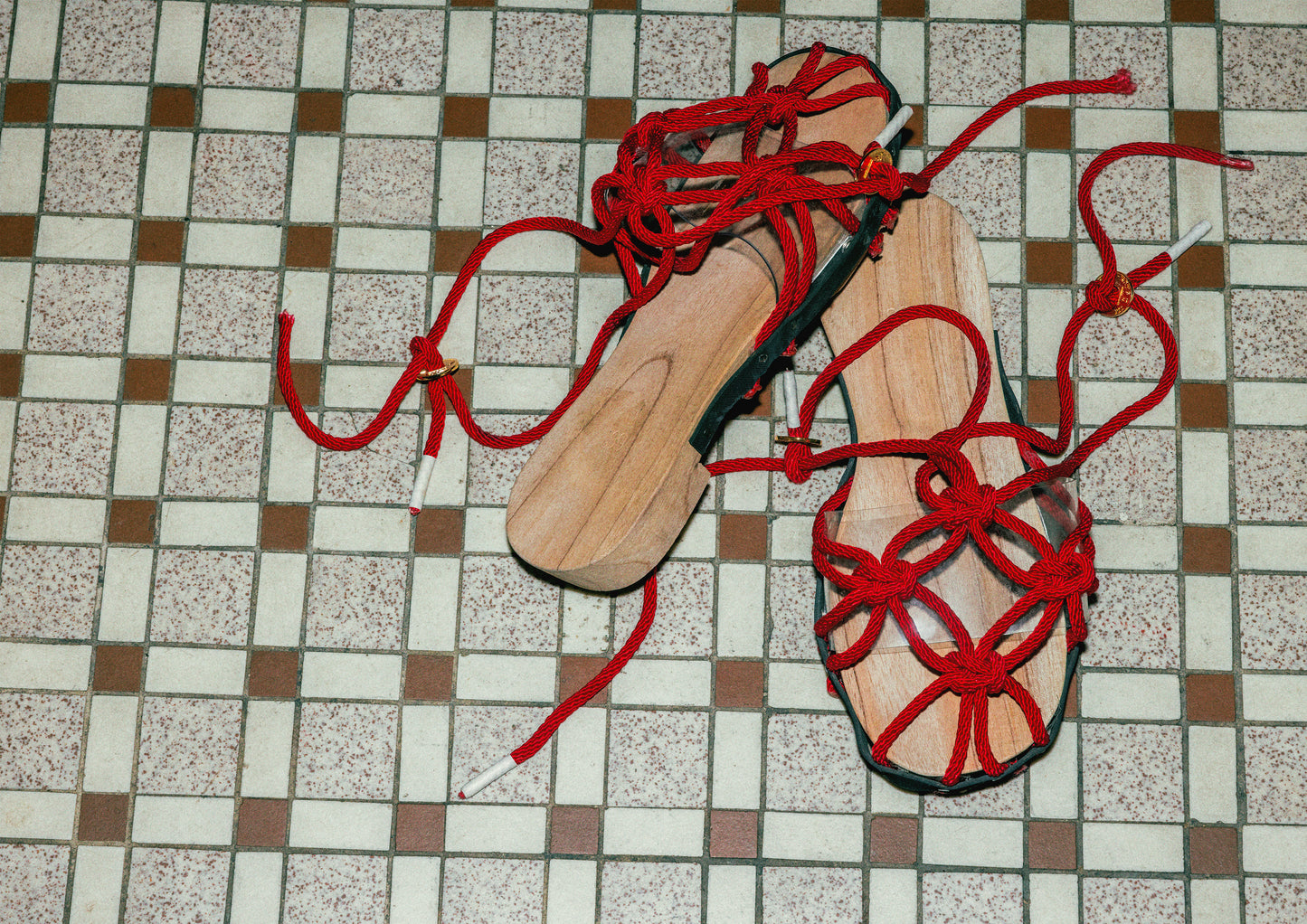 LUCKY KNOT GRASSROOT WOODEN SANDAL