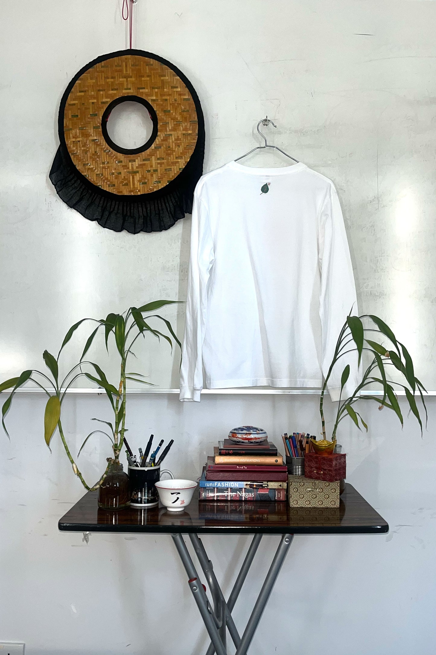 SWING TAG GRAPHIC PRINT LONG SLEEVE T-SHIRT