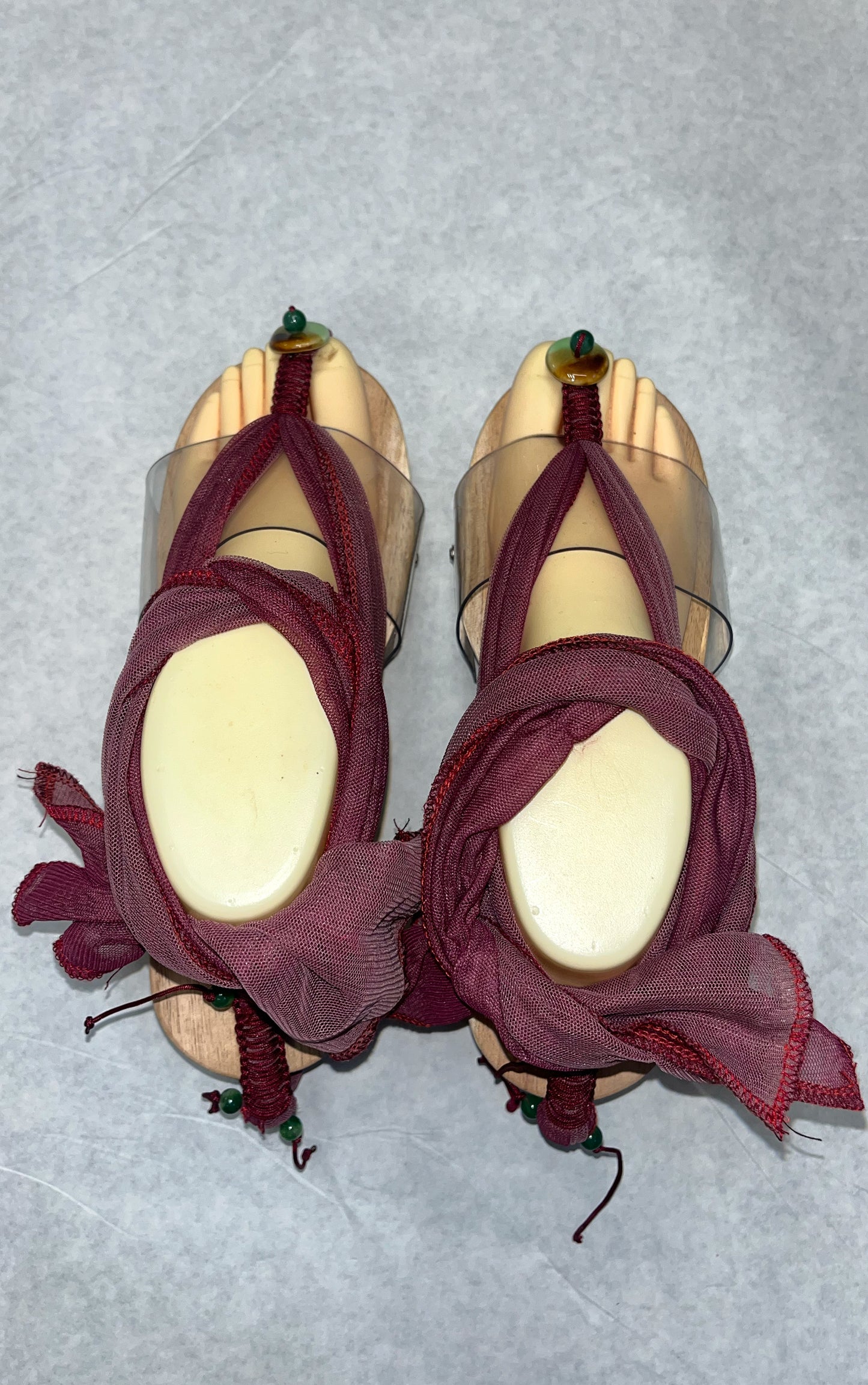 THONG STRAP WOODEN JADE CLOG