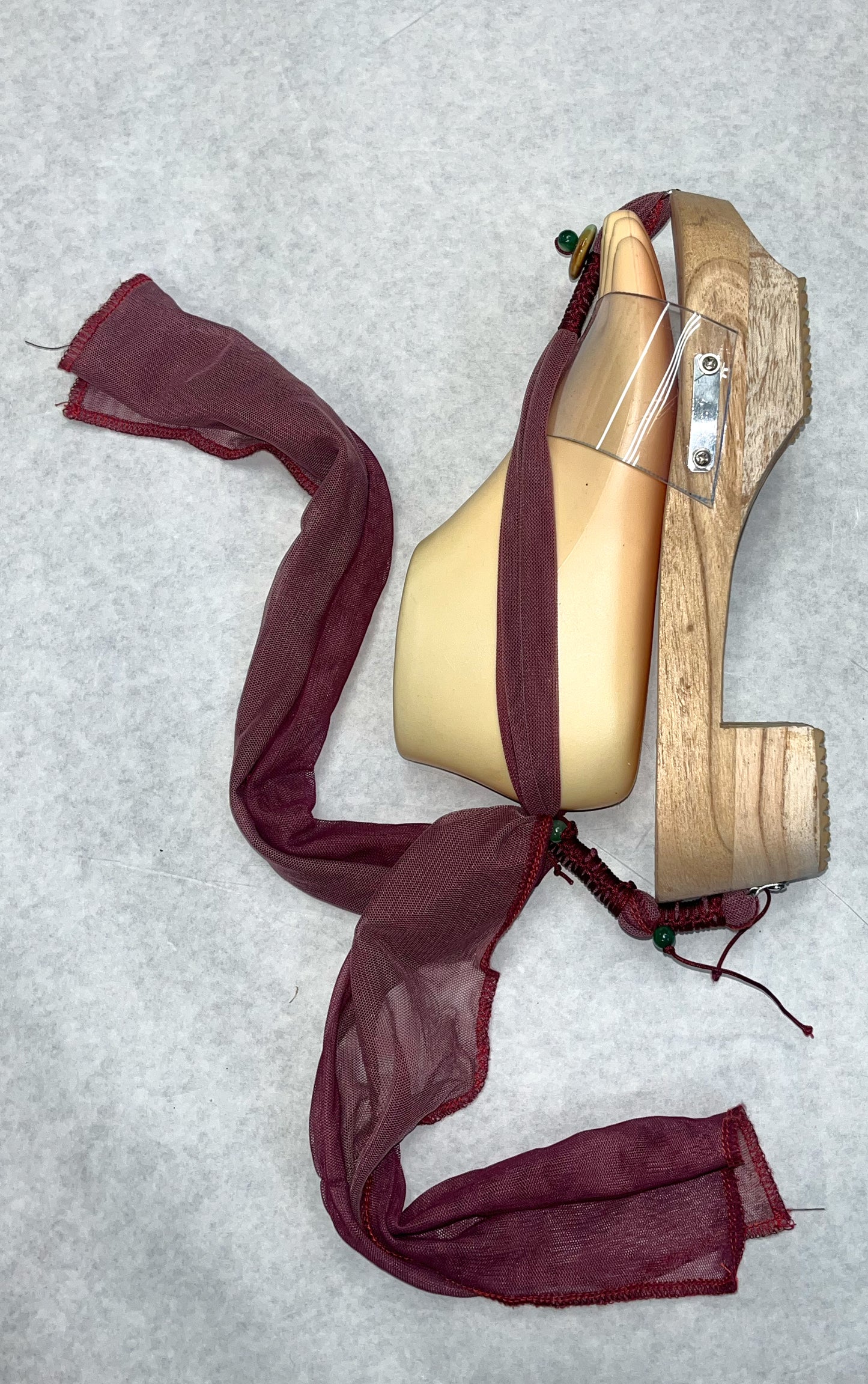 THONG STRAP WOODEN JADE CLOG