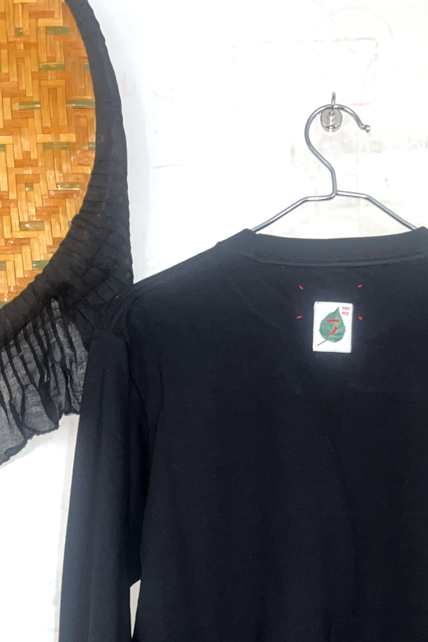 SWING TAG GRAPHIC PRINT LONG SLEEVE T-SHIRT
