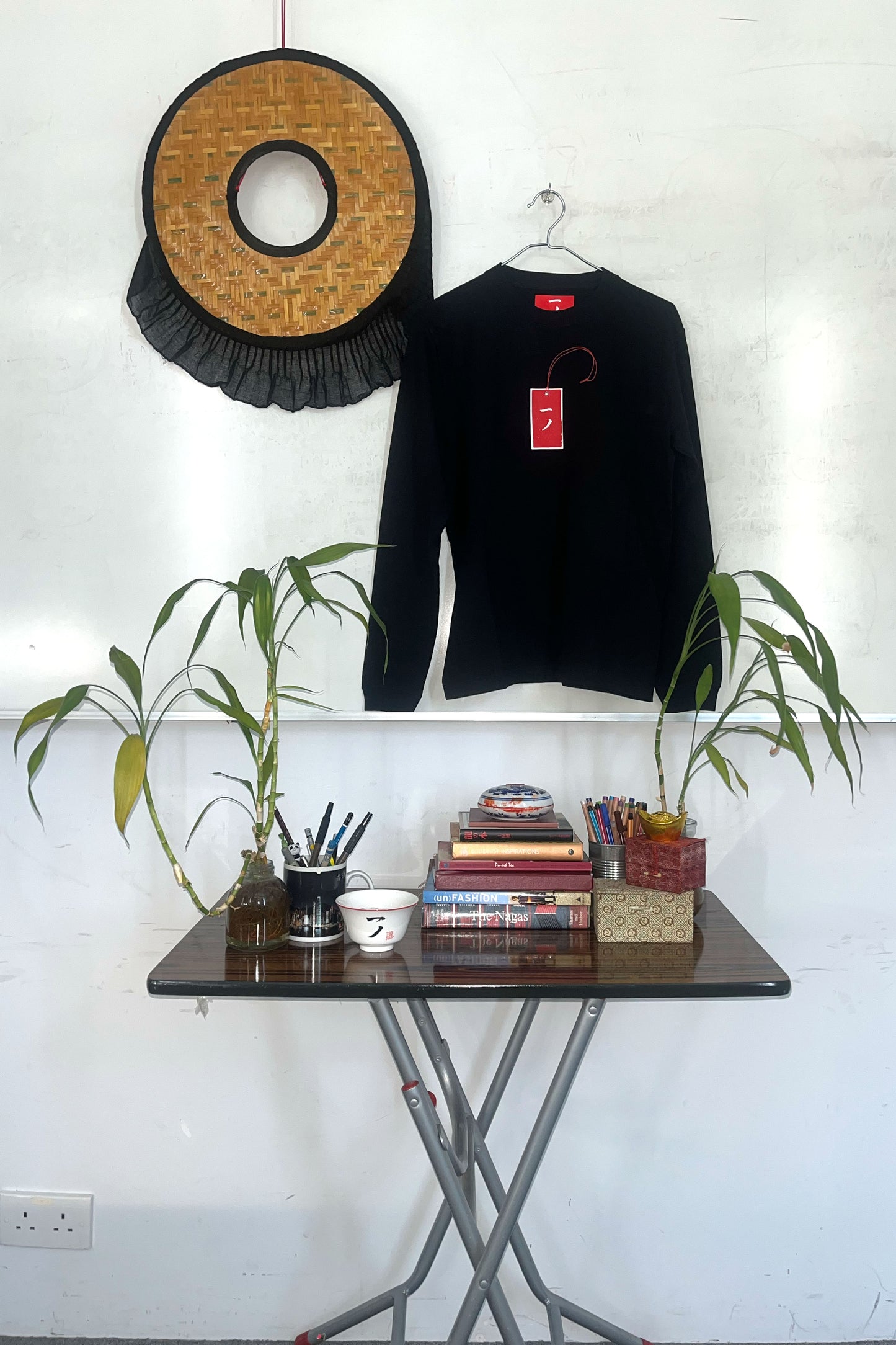 SWING TAG GRAPHIC PRINT LONG SLEEVE T-SHIRT