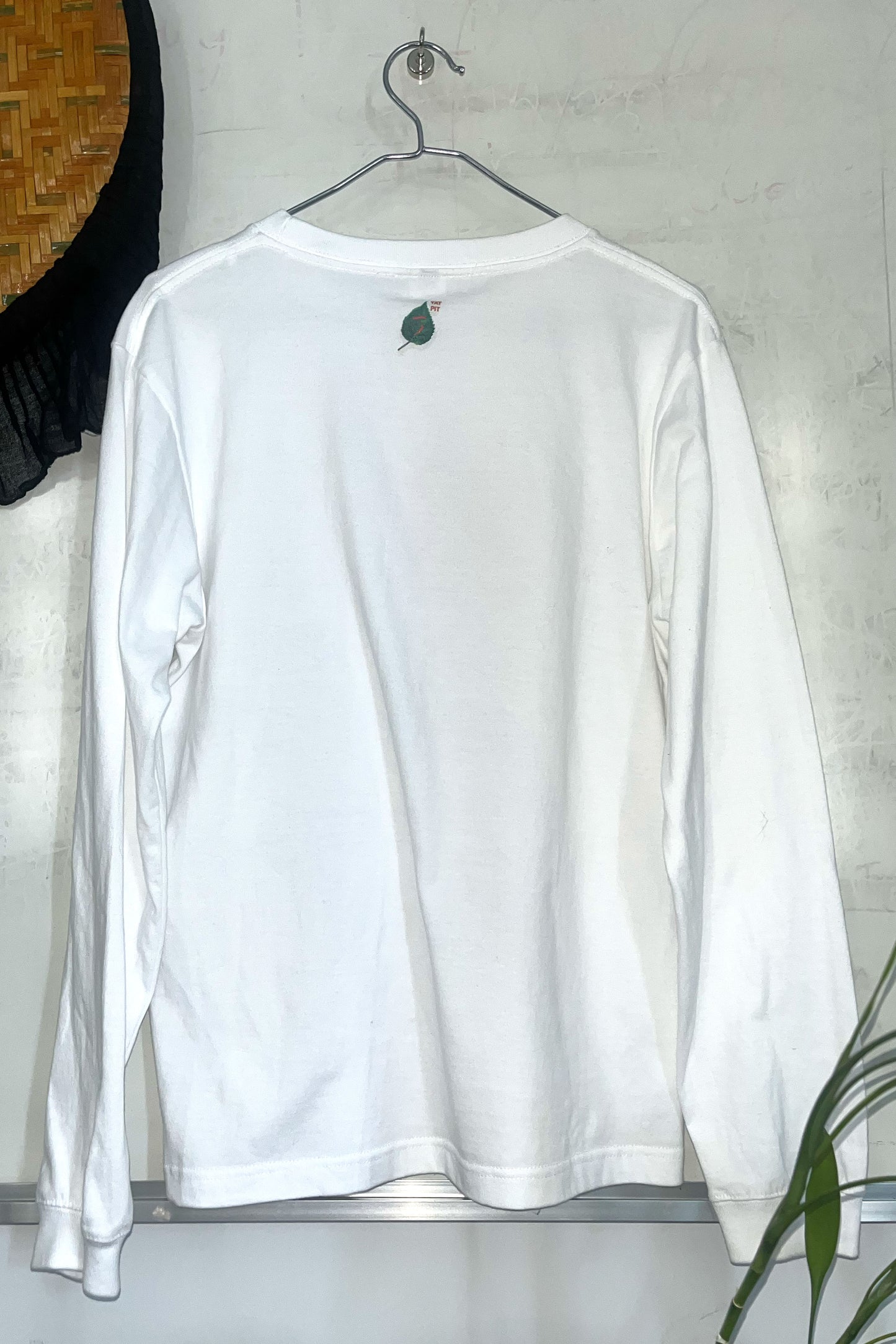 SWING TAG GRAPHIC PRINT LONG SLEEVE T-SHIRT