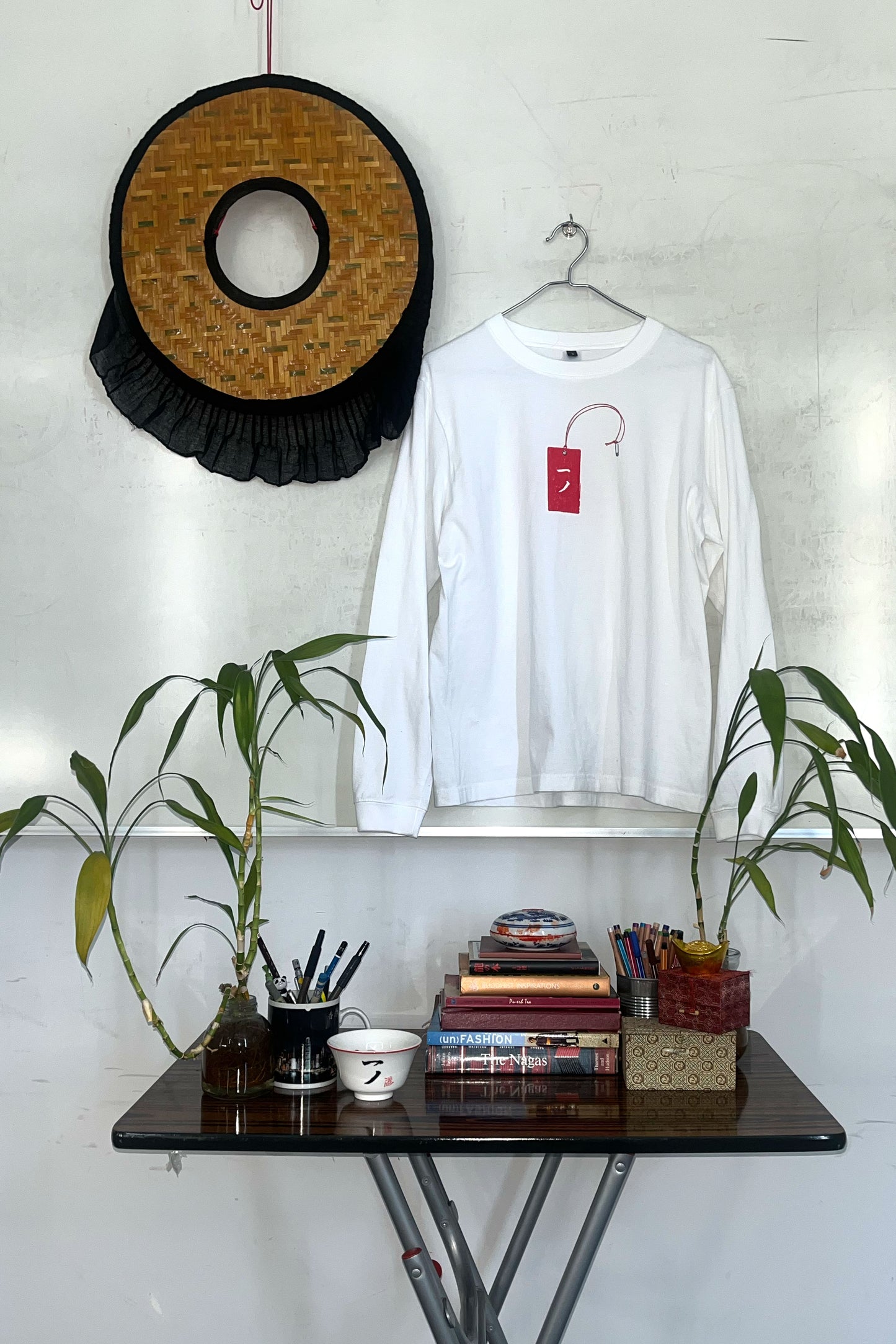 SWING TAG GRAPHIC PRINT LONG SLEEVE T-SHIRT