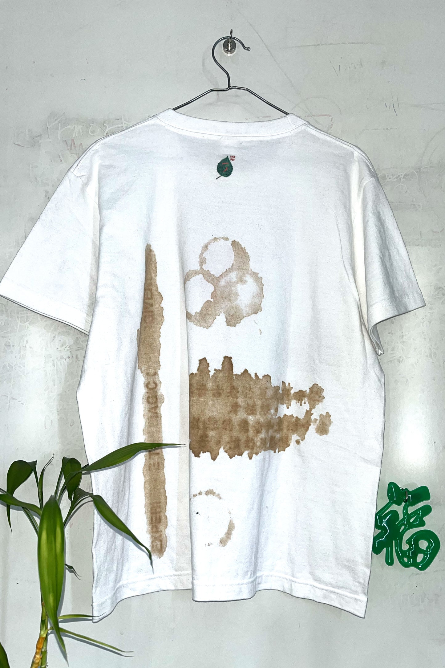 TEA STAINED SWING TAG T-SHIRT